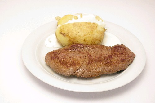 Hüftsteak mit Folinkartoffeln | Fleischspezialitäten für Handel und ...